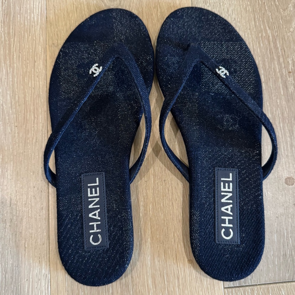 NWT Chanel Cotton SIlk Crystal CC Thong Sandals, Size 39 - Picture 3 of 7